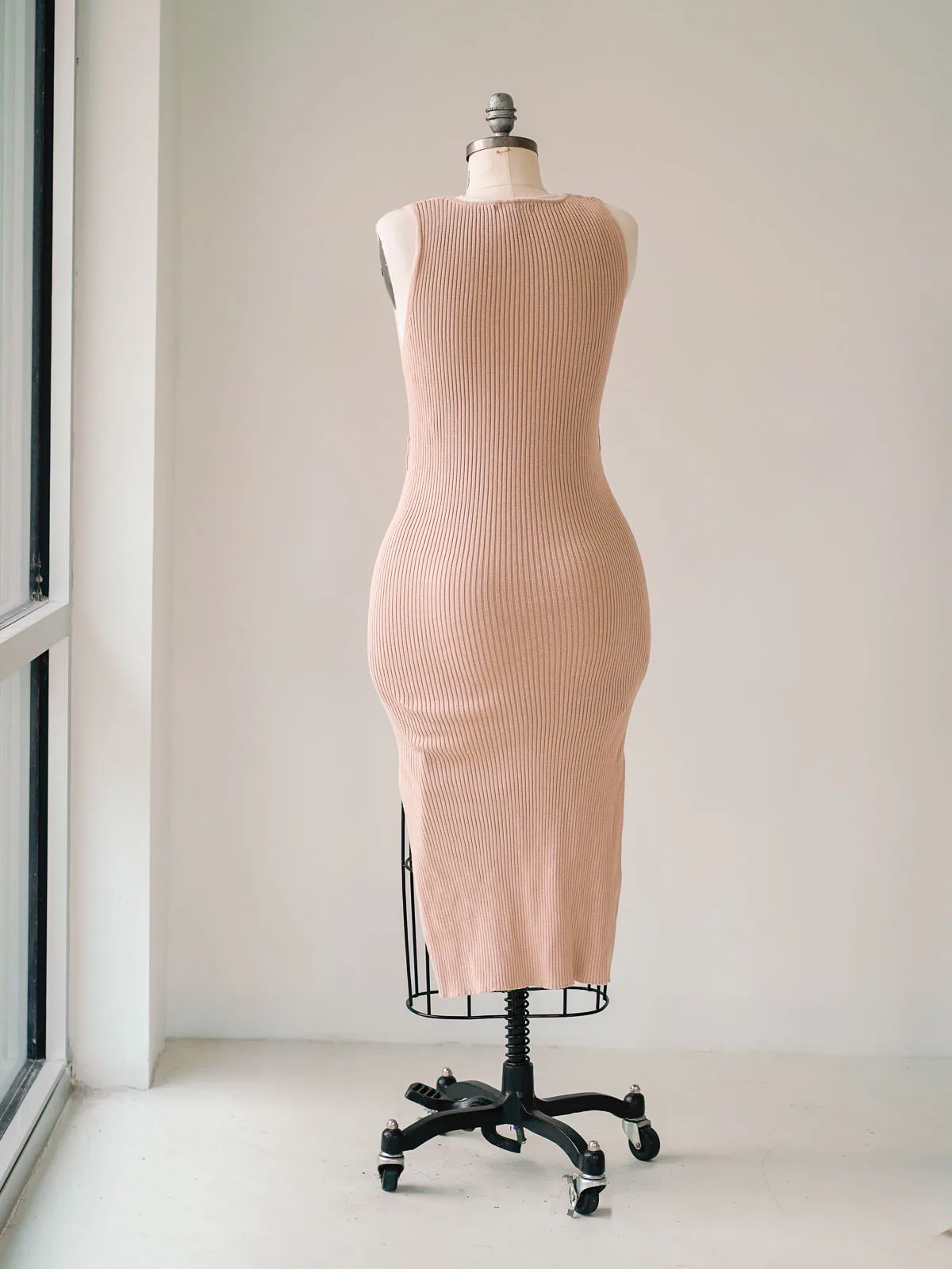 Maternity Gowns and Wardrobe in Austin | Zesty Orange Photography 248 Mira nude back Austin Elopement & Portrait Photographer