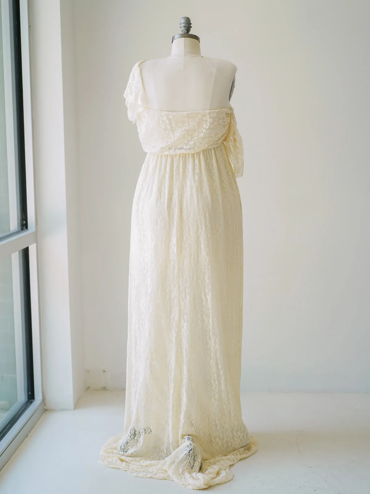 Maternity Gowns and Wardrobe in Austin | Zesty Orange Photography 251 Mirabel ivory back Austin Elopement & Portrait Photographer