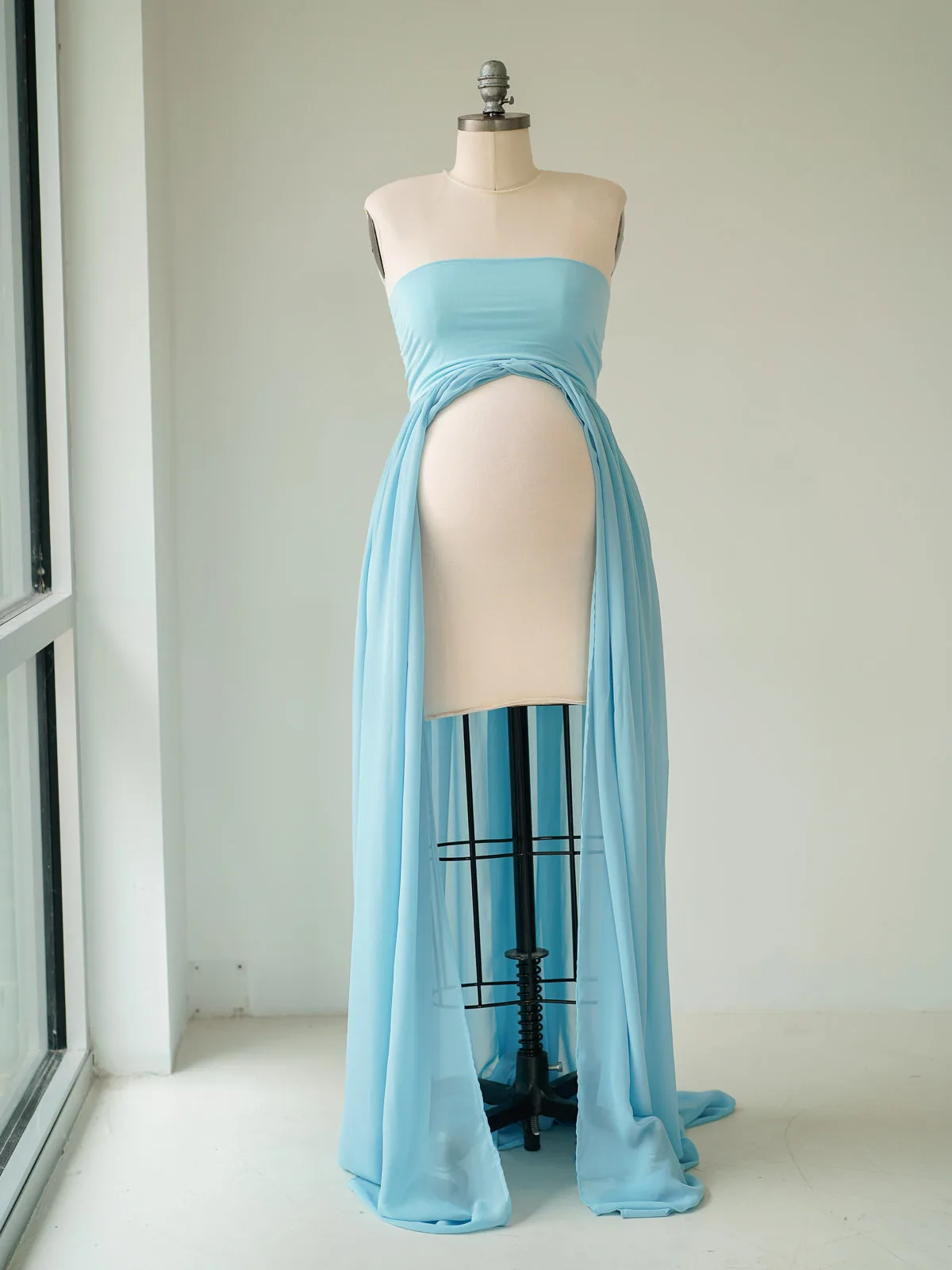 Maternity Gowns and Wardrobe in Austin | Zesty Orange Photography 259 Naia blue open front Austin Elopement & Portrait Photographer