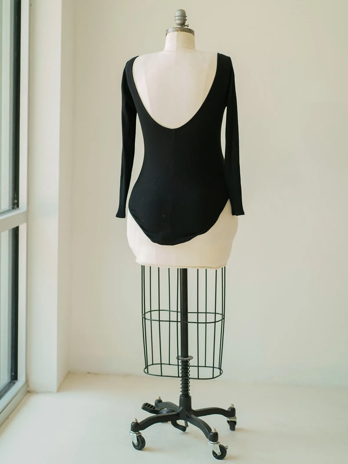 Maternity Gowns and Wardrobe in Austin | Zesty Orange Photography 265 Noir black back Austin Elopement & Portrait Photographer