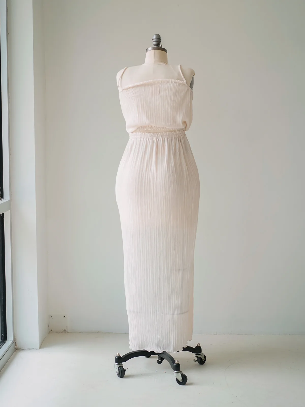Maternity Gowns and Wardrobe in Austin | Zesty Orange Photography 275 Olympia white back Austin Elopement & Portrait Photographer